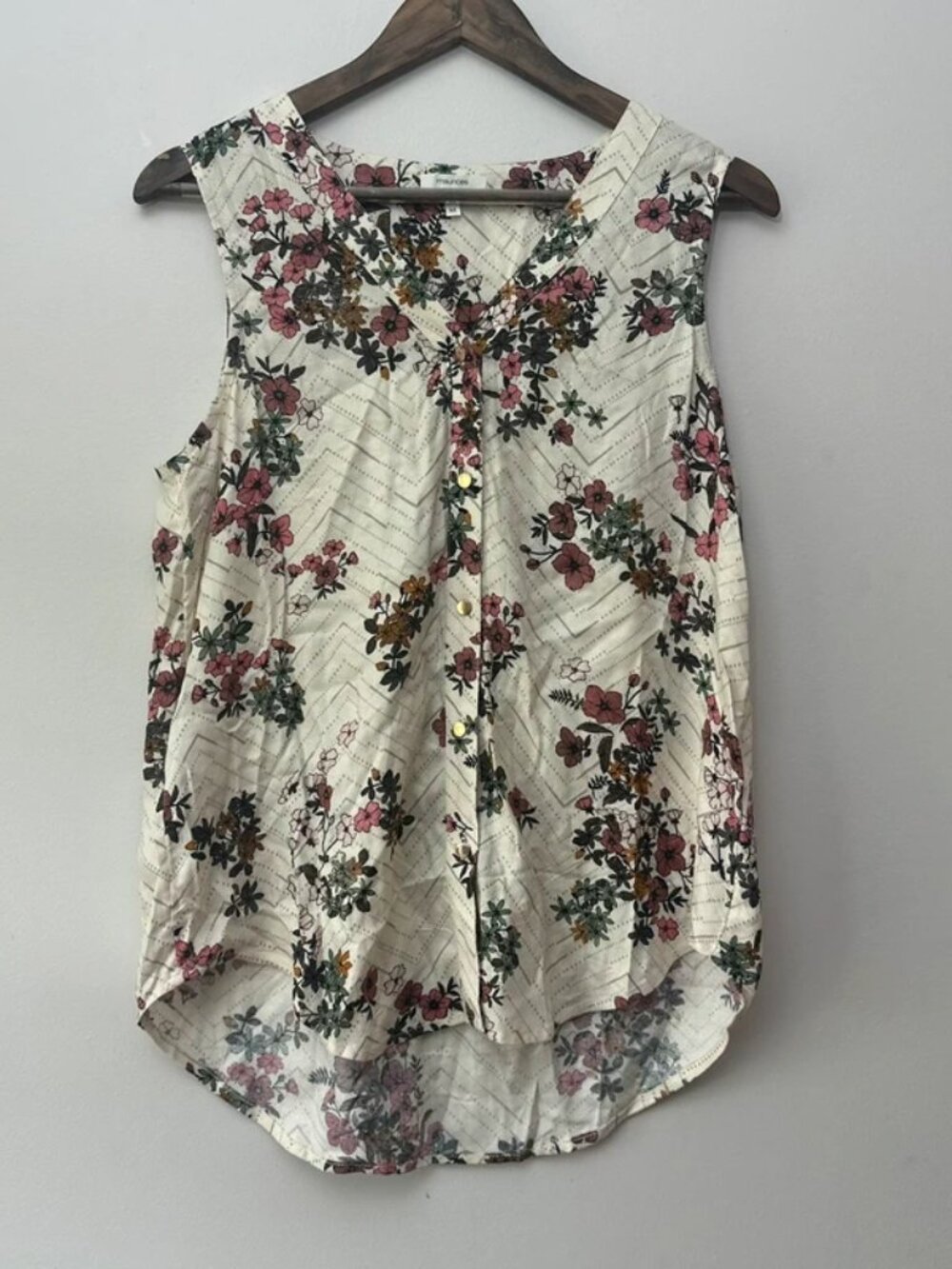 Maurices Women’s Medium Floral Sleeveless Blouse Ivory High Low Gold Button Top